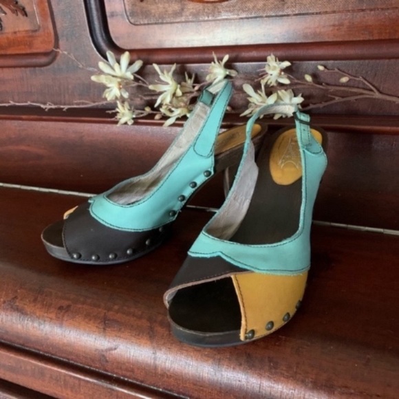 Retro Delight Jeffrey Campbell Studded Slingbacks - Picture 3 of 16